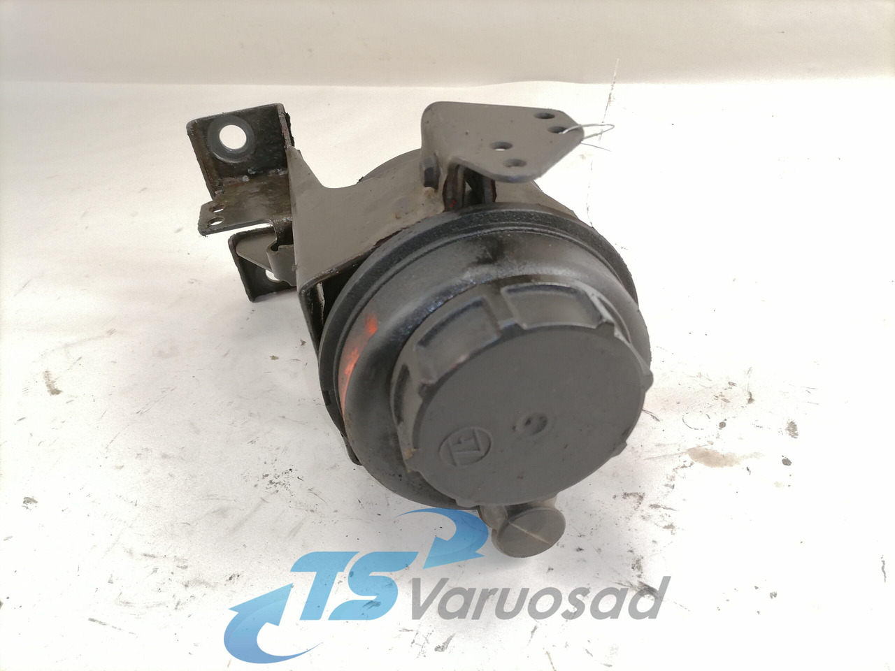 Volvo Steering oil tank+ bracket 1592945 - Szervócső - Teherautó: 3 kép. Volvo Steering oil tank+ bracket 1592945 - Szervócső - Teherautó: 3 kép.