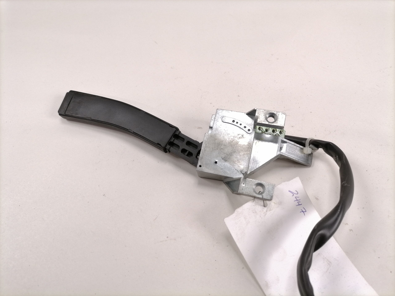 Volvo Switch 20399175 - Elektromos rendszer - Teherautó: 5 kép. Volvo Switch 20399175 - Elektromos rendszer - Teherautó: 5 kép.