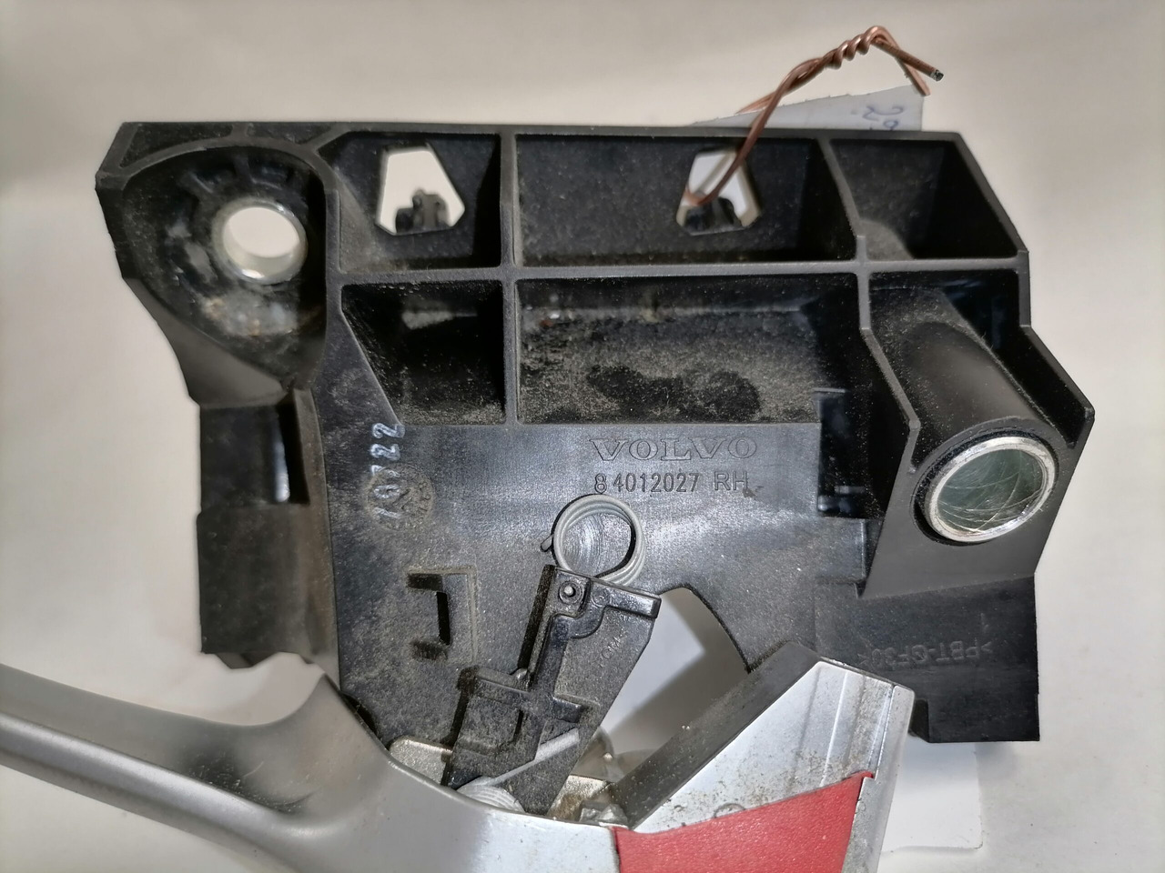 Volvo Ukselink, sisemine parem 84012027 - Ajtó és alkatrészek - Teherautó: 3 kép. Volvo Ukselink, sisemine parem 84012027 - Ajtó és alkatrészek - Teherautó: 3 kép.