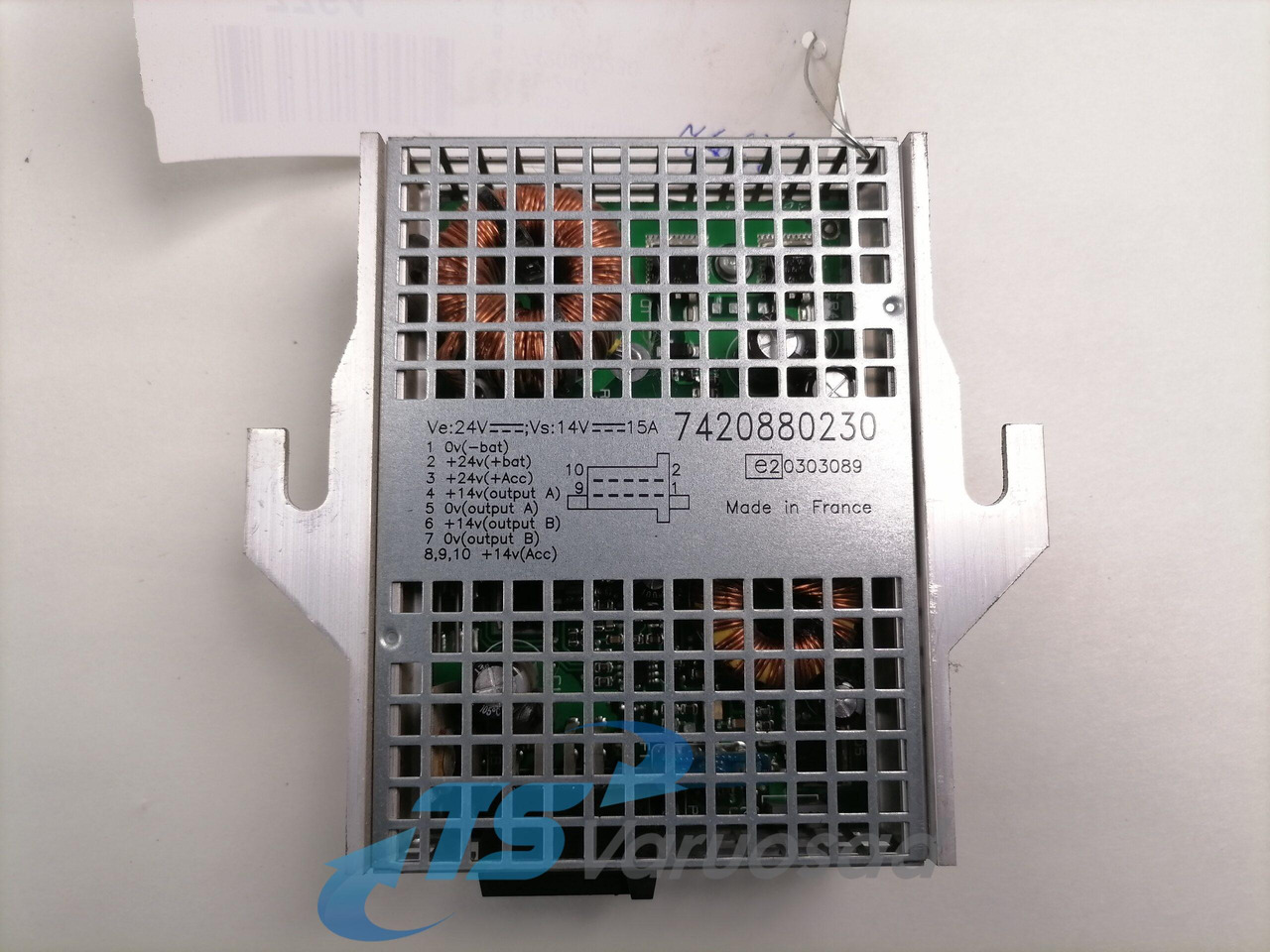Volvo Voltage converter 7420880230 - Elektromos rendszer - Teherautó: 3 kép. Volvo Voltage converter 7420880230 - Elektromos rendszer - Teherautó: 3 kép.