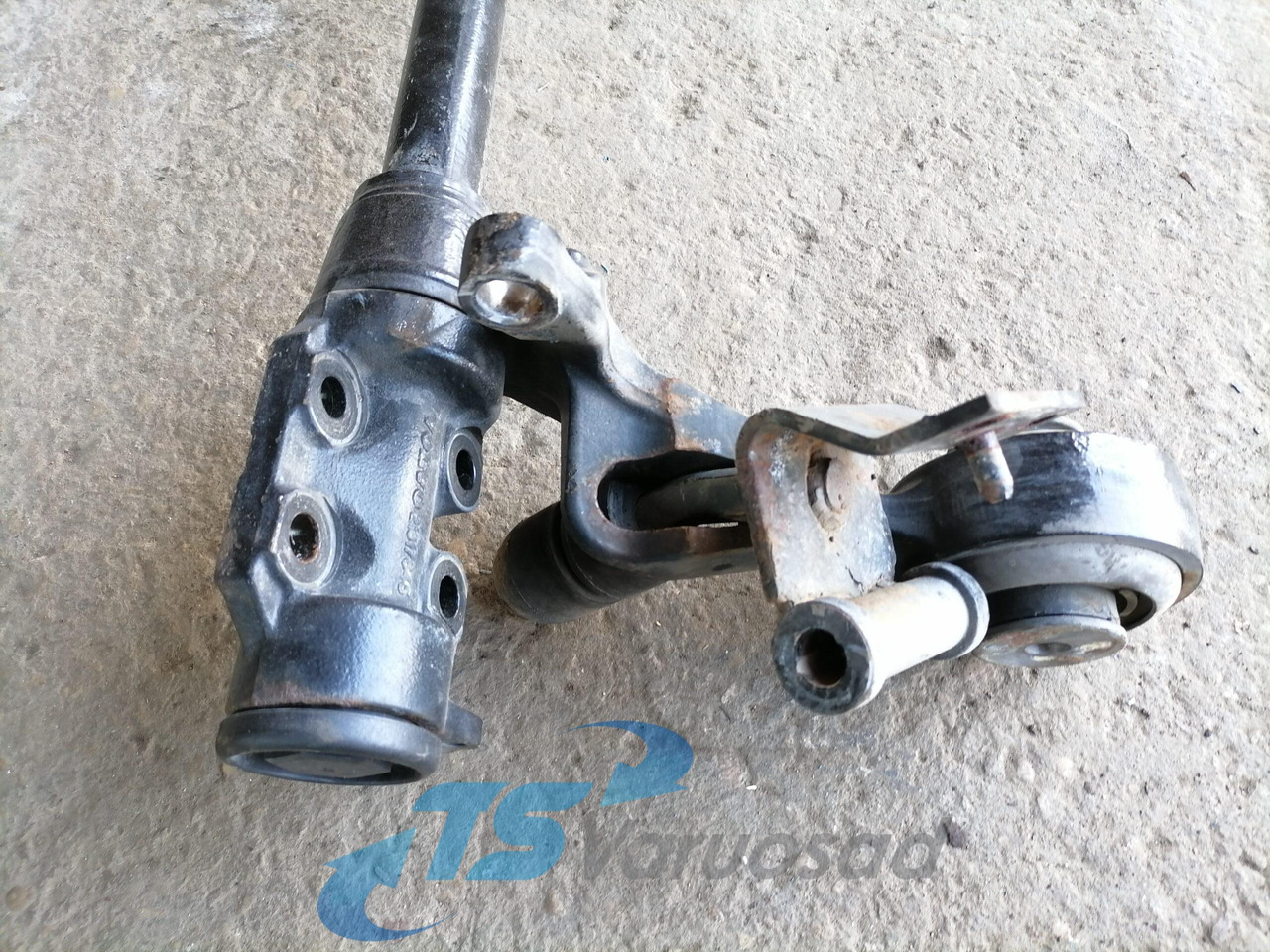 Volvo Volvo FH kabiini torsioonvarras 22004643 - Fülke felfüggesztés - Teherautó: 3 kép. Volvo Volvo FH kabiini torsioonvarras 22004643 - Fülke felfüggesztés - Teherautó: 3 kép.