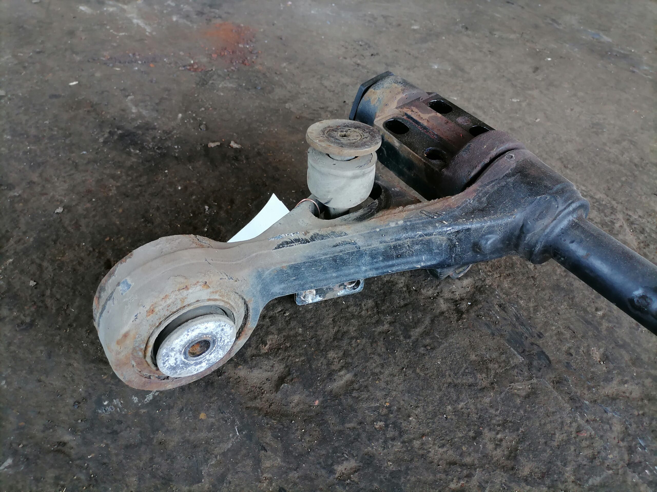 Volvo Volvo FH kabiini torsioonvarras 3198853 - Fülke felfüggesztés - Teherautó: 4 kép. Volvo Volvo FH kabiini torsioonvarras 3198853 - Fülke felfüggesztés - Teherautó: 4 kép.