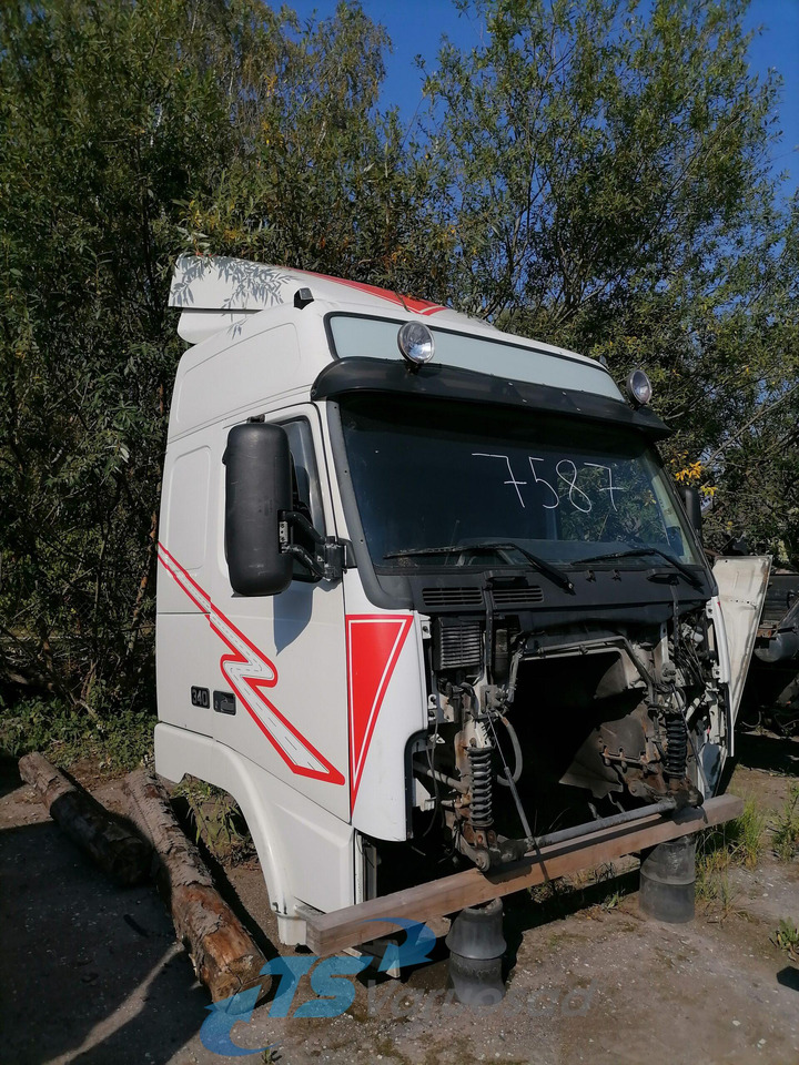 Volvo Volvo kabiin 3091788 - Fülke és belső tér - Teherautó: 2 kép. Volvo Volvo kabiin 3091788 - Fülke és belső tér - Teherautó: 2 kép.