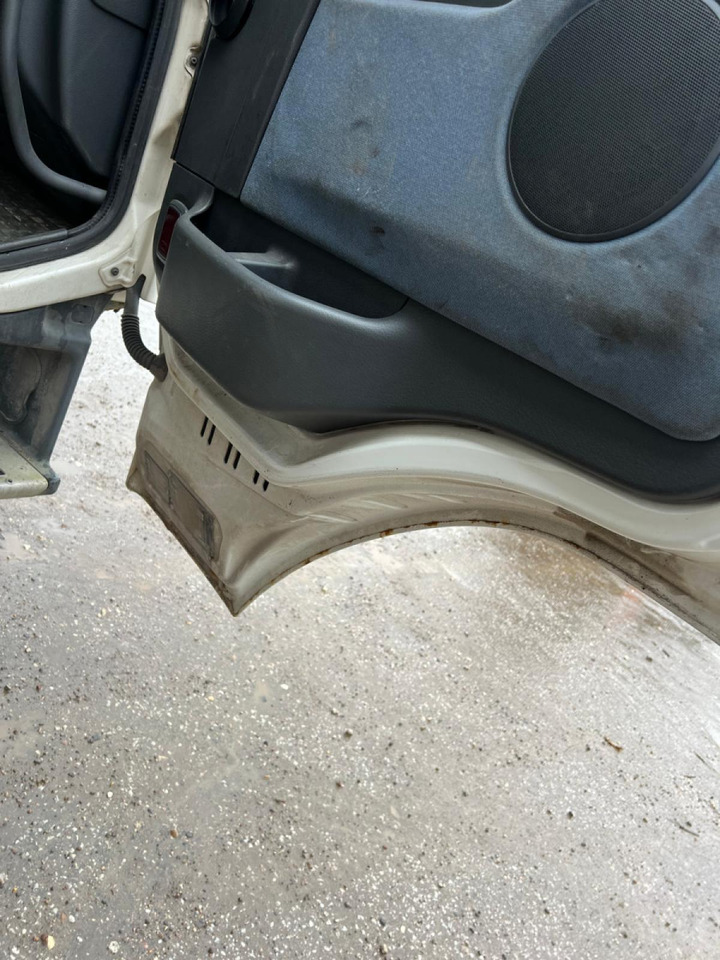 Fülke és belső tér - Teherautó Volvo Volvo kabiin 85103669: 13 kép.