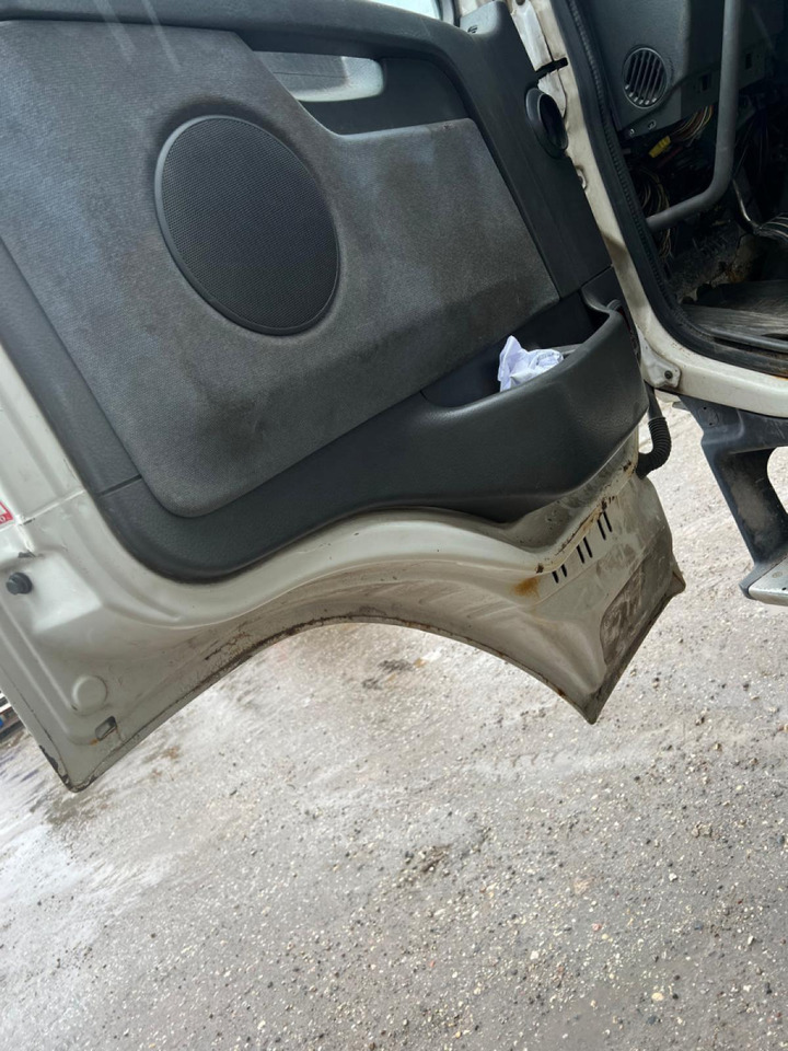 Fülke és belső tér - Teherautó Volvo Volvo kabiin 85103669: 14 kép.