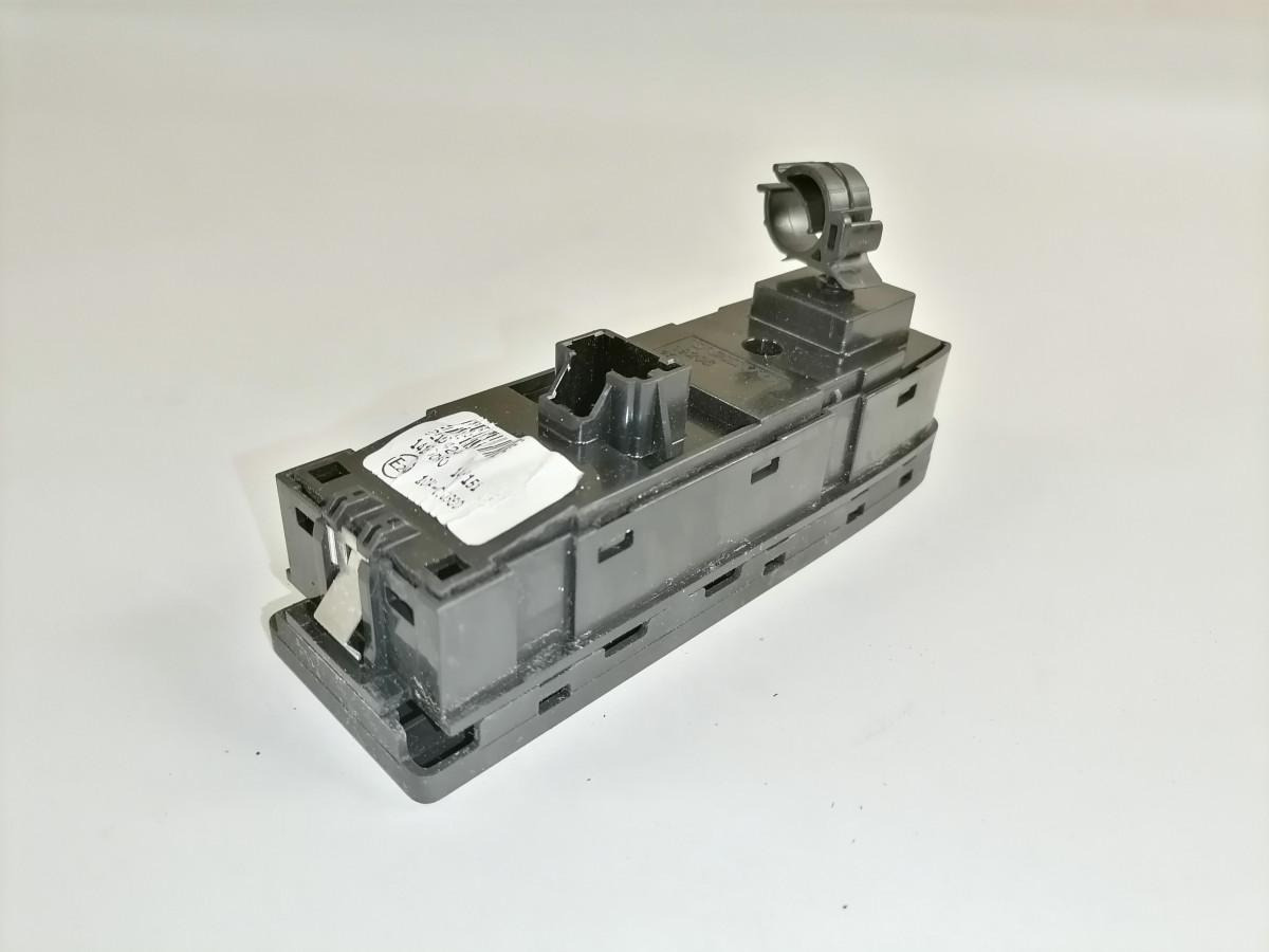 Volvo Volvo lüliti, aknatõstuk 22154240 - Fülke - Teherautó: 3 kép. Volvo Volvo lüliti, aknatõstuk 22154240 - Fülke - Teherautó: 3 kép.