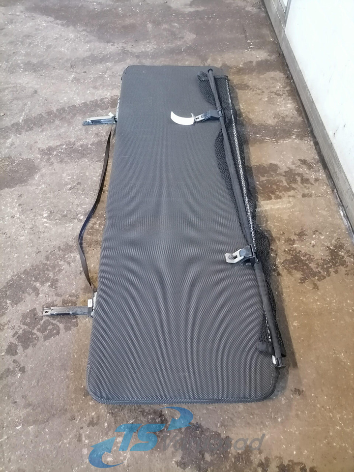 Volvo Voodi raam + madrats 84195884 - Fülke és belső tér - Teherautó: 4 kép. Volvo Voodi raam + madrats 84195884 - Fülke és belső tér - Teherautó: 4 kép.