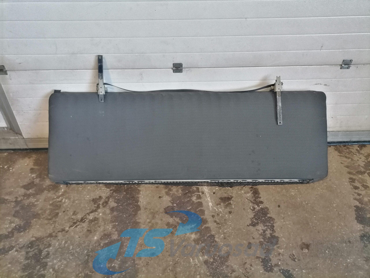 Volvo Voodi raam + madrats 84195884 - Fülke és belső tér - Teherautó: 2 kép. Volvo Voodi raam + madrats 84195884 - Fülke és belső tér - Teherautó: 2 kép.