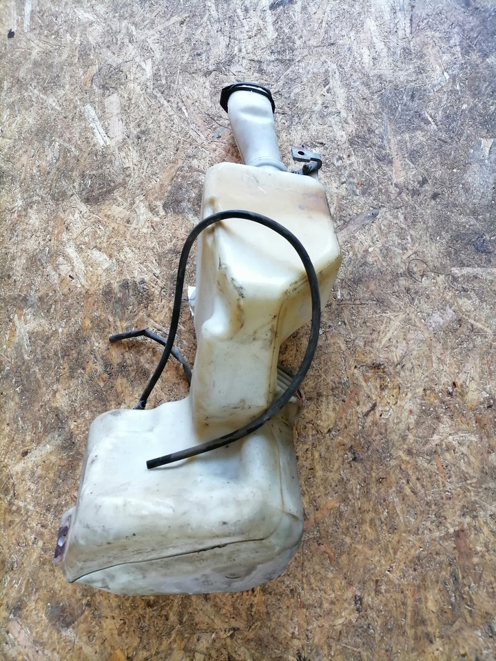 Volvo Windscreen washer fluid tank 20382655 - Ablaktörlő - Teherautó: 4 kép. Volvo Windscreen washer fluid tank 20382655 - Ablaktörlő - Teherautó: 4 kép.