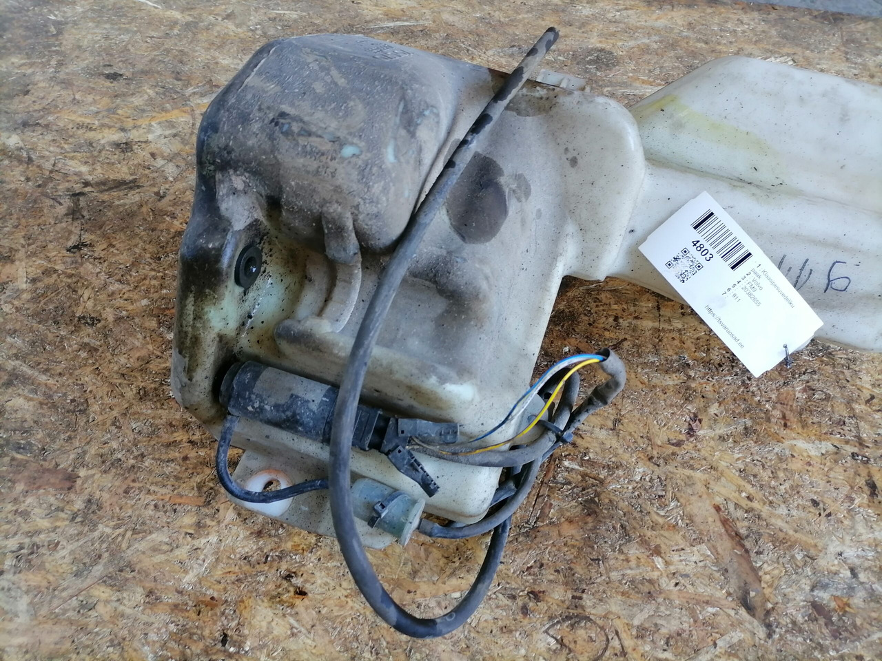 Volvo Windscreen washer fluid tank 20382655 - Ablaktörlő - Teherautó: 3 kép. Volvo Windscreen washer fluid tank 20382655 - Ablaktörlő - Teherautó: 3 kép.