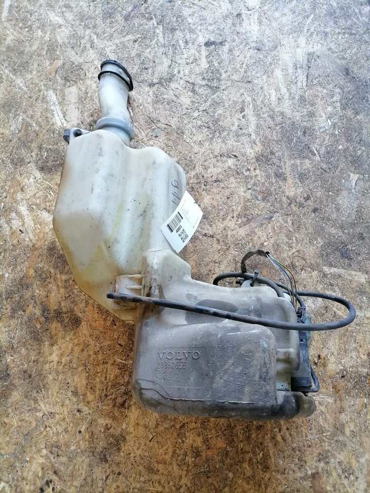 Volvo Windscreen washer fluid tank 20382655 - Ablaktörlő - Teherautó: 2 kép. Volvo Windscreen washer fluid tank 20382655 - Ablaktörlő - Teherautó: 2 kép.