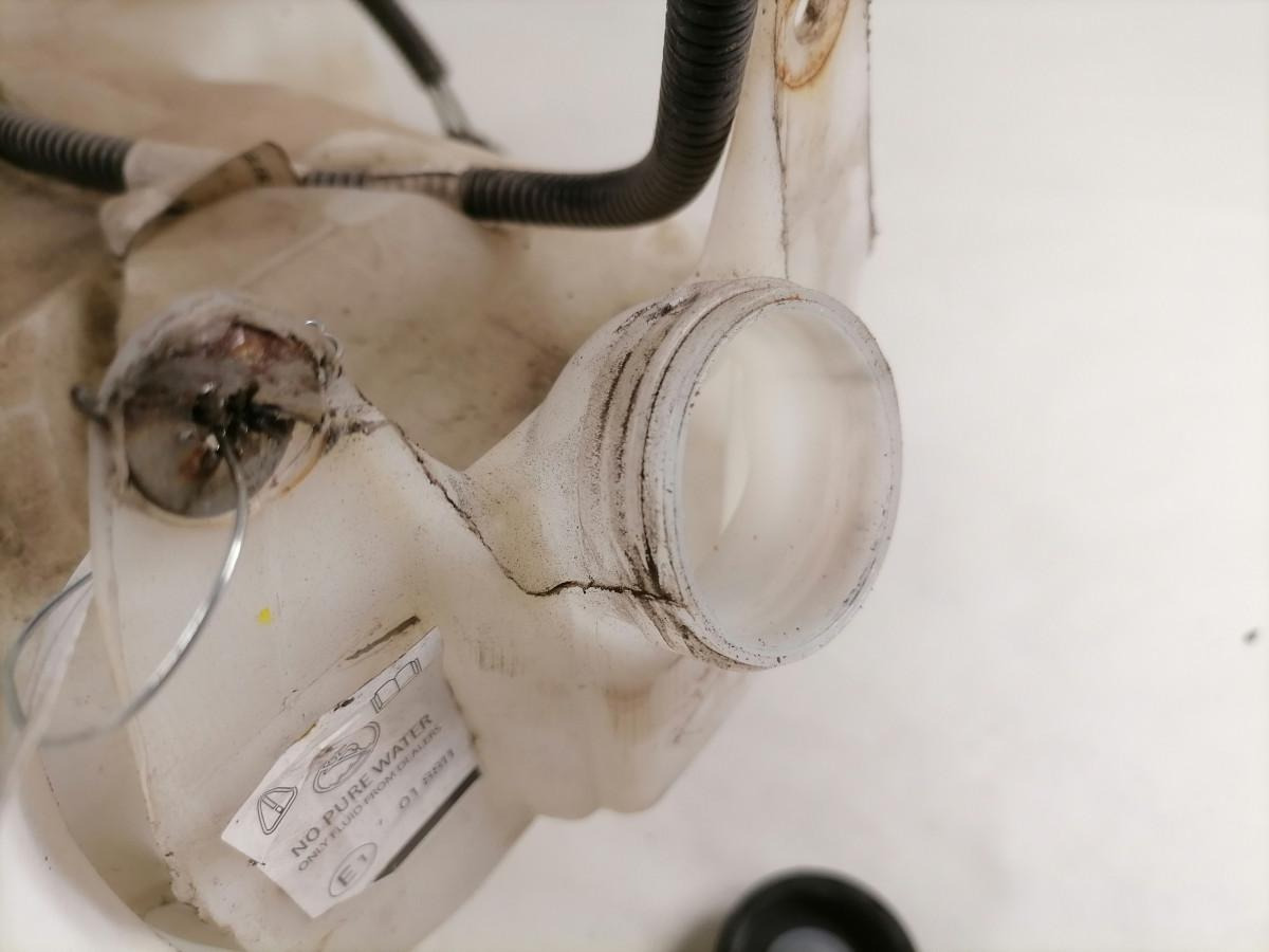 Volvo Windscreen washer fluid tank 20717061 - Ablaktörlő - Teherautó: 3 kép. Volvo Windscreen washer fluid tank 20717061 - Ablaktörlő - Teherautó: 3 kép.