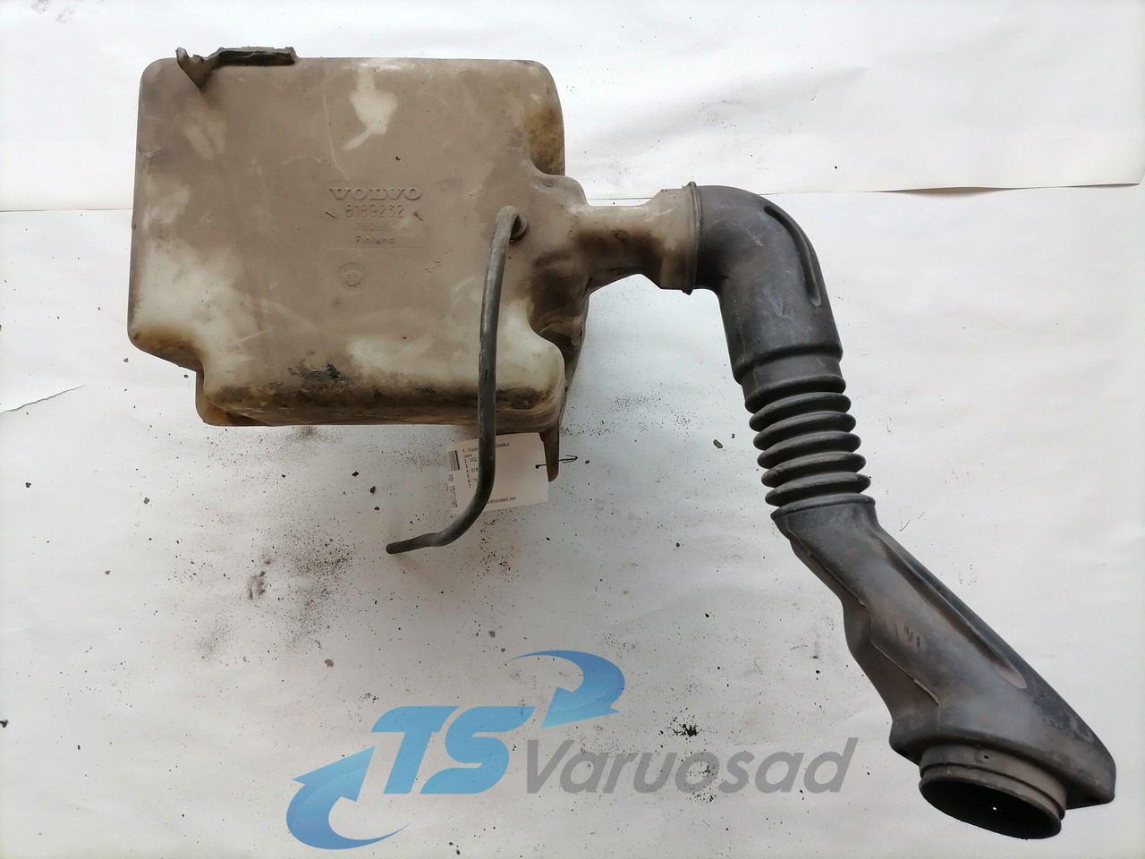 Volvo Windscreen washer fluid tank 8189232 - Ablaktörlő - Teherautó: 2 kép. Volvo Windscreen washer fluid tank 8189232 - Ablaktörlő - Teherautó: 2 kép.
