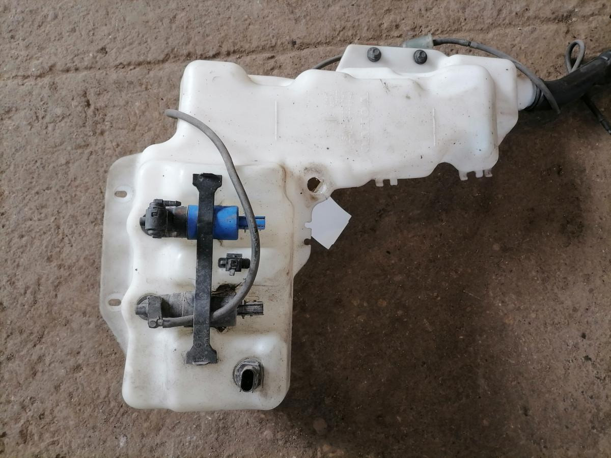 Volvo Windscreen washer fluid tank 84092257 - Ablaktörlő - Teherautó: 3 kép. Volvo Windscreen washer fluid tank 84092257 - Ablaktörlő - Teherautó: 3 kép.