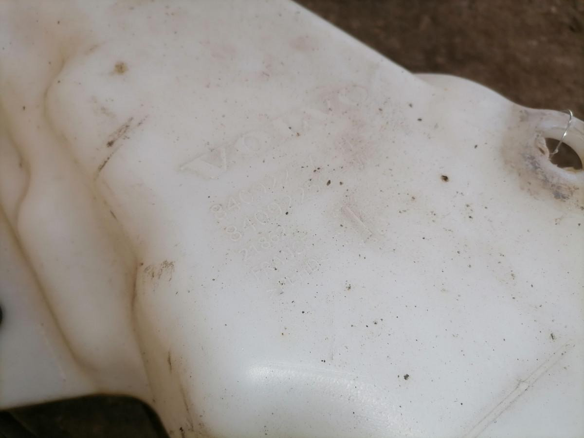 Volvo Windscreen washer fluid tank 84092257 - Ablaktörlő - Teherautó: 5 kép. Volvo Windscreen washer fluid tank 84092257 - Ablaktörlő - Teherautó: 5 kép.