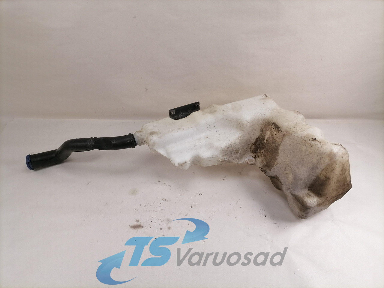 Volvo Windscreen washer fluid tank 84092259 - Ablaktörlő - Teherautó: 4 kép. Volvo Windscreen washer fluid tank 84092259 - Ablaktörlő - Teherautó: 4 kép.