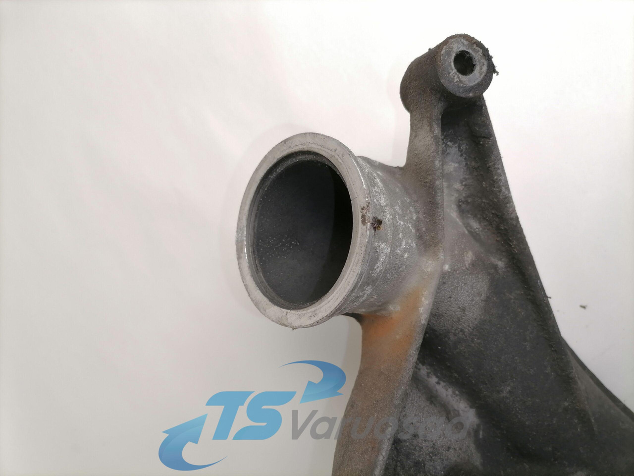 Volvo intercooler pipe 3979999 - Köztes hűtő - Teherautó: 4 kép. Volvo intercooler pipe 3979999 - Köztes hűtő - Teherautó: 4 kép.