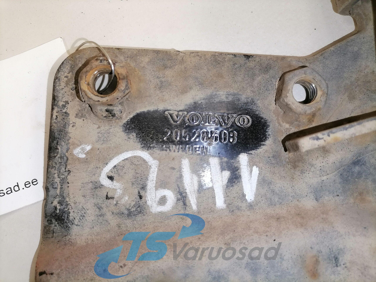Volvo lower grille carrier hinge 20528503 - Rács - Teherautó: 2 kép. Volvo lower grille carrier hinge 20528503 - Rács - Teherautó: 2 kép.