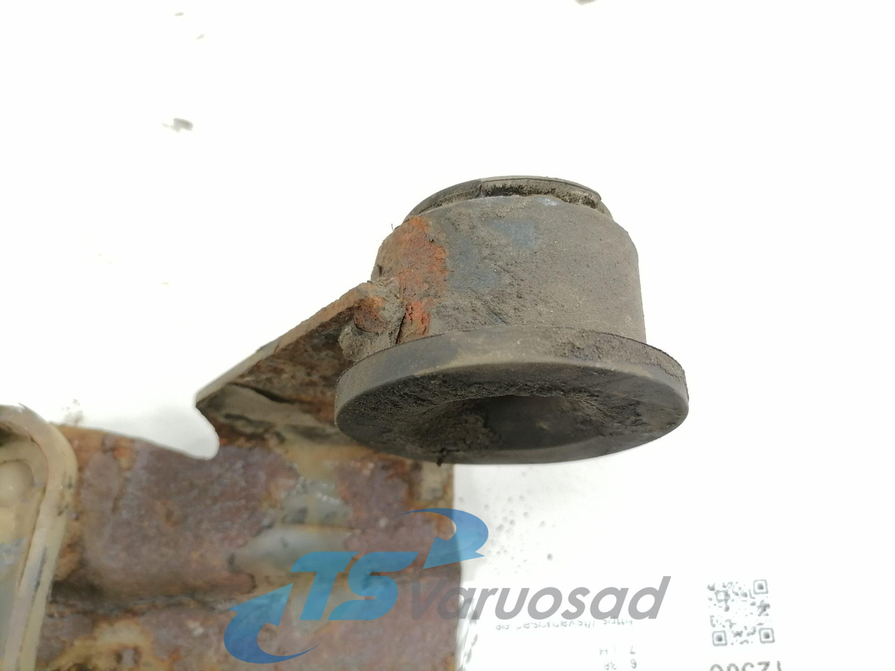Volvo lower grille carrier hinge 20545094 - Rács - Teherautó: 3 kép. Volvo lower grille carrier hinge 20545094 - Rács - Teherautó: 3 kép.