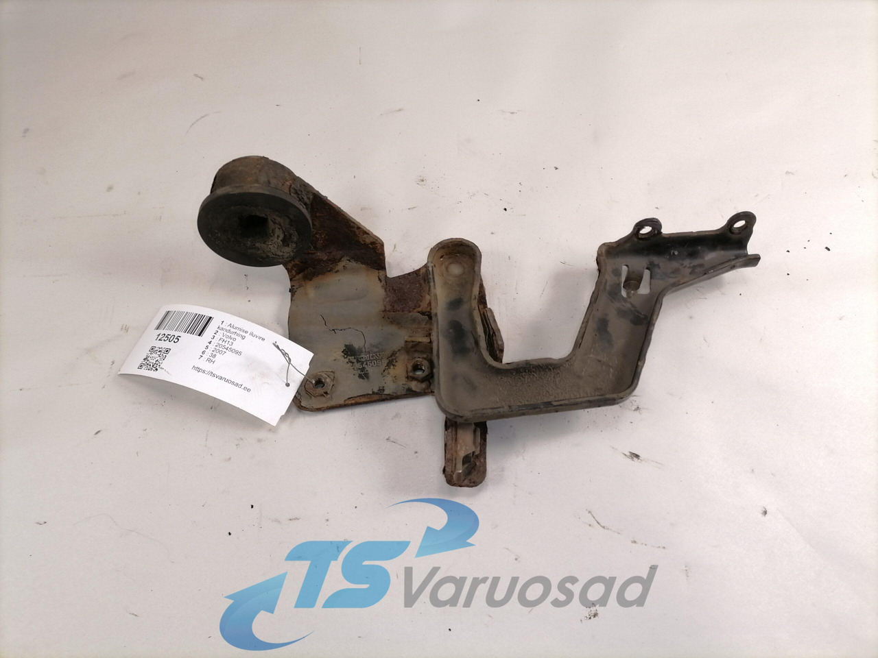 Volvo lower grille carrier hinge 20545095 - Rács - Teherautó: 1 kép. Volvo lower grille carrier hinge 20545095 - Rács - Teherautó: 1 kép.