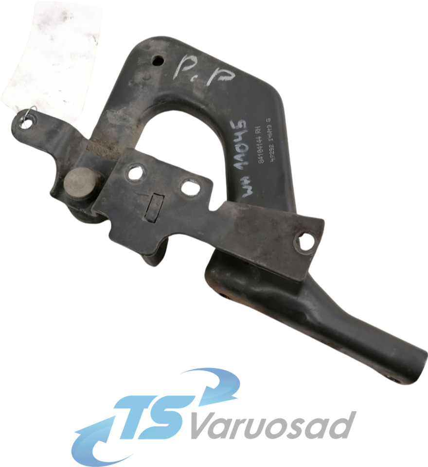 Volvo lower grille carrier hinge 84104144 - Rács - Teherautó: 1 kép. Volvo lower grille carrier hinge 84104144 - Rács - Teherautó: 1 kép.