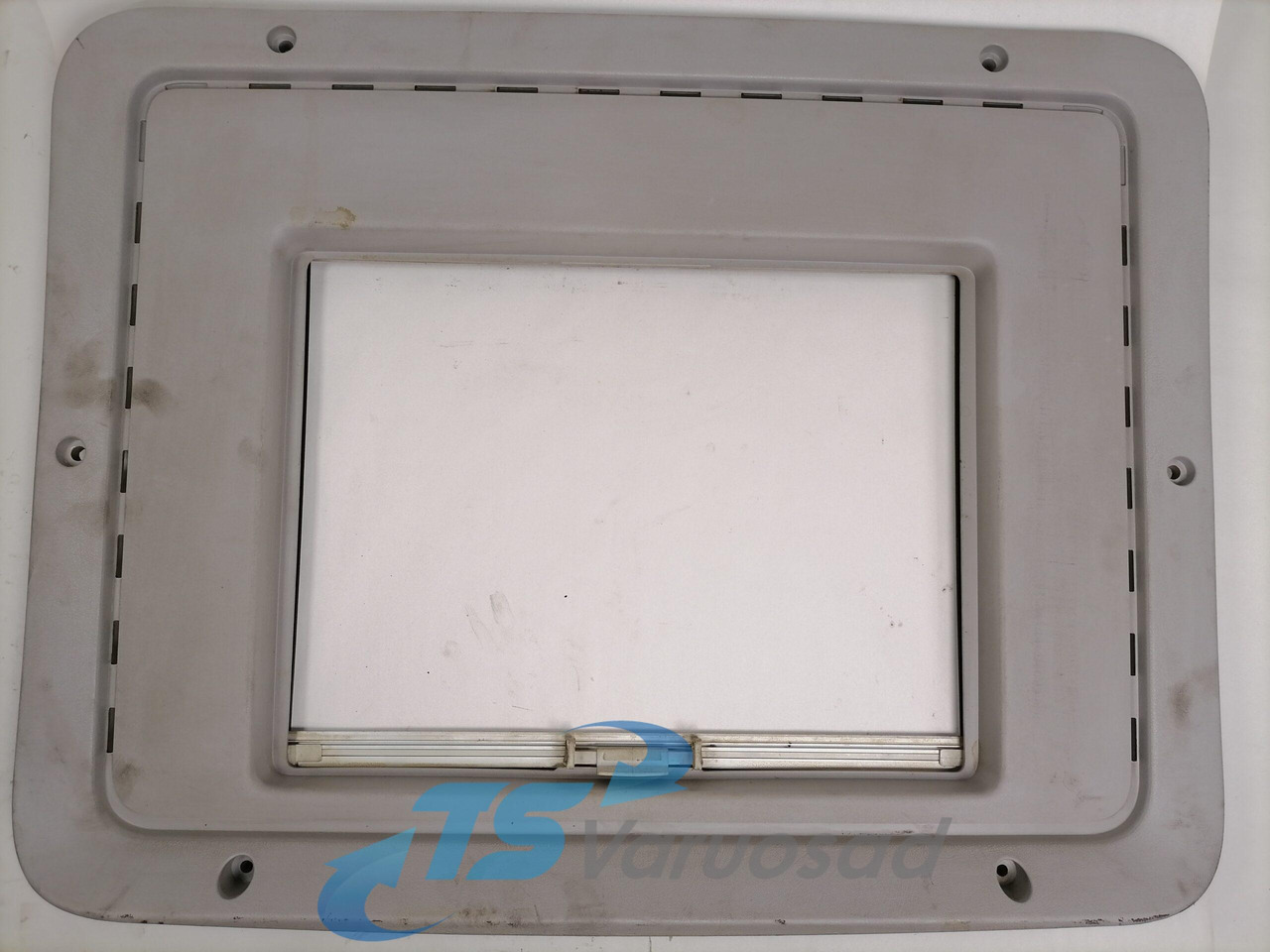 Volvo sunroof plastic cover 20379765 - Univerzális alkatrész - Teherautó: 1 kép. Volvo sunroof plastic cover 20379765 - Univerzális alkatrész - Teherautó: 1 kép.