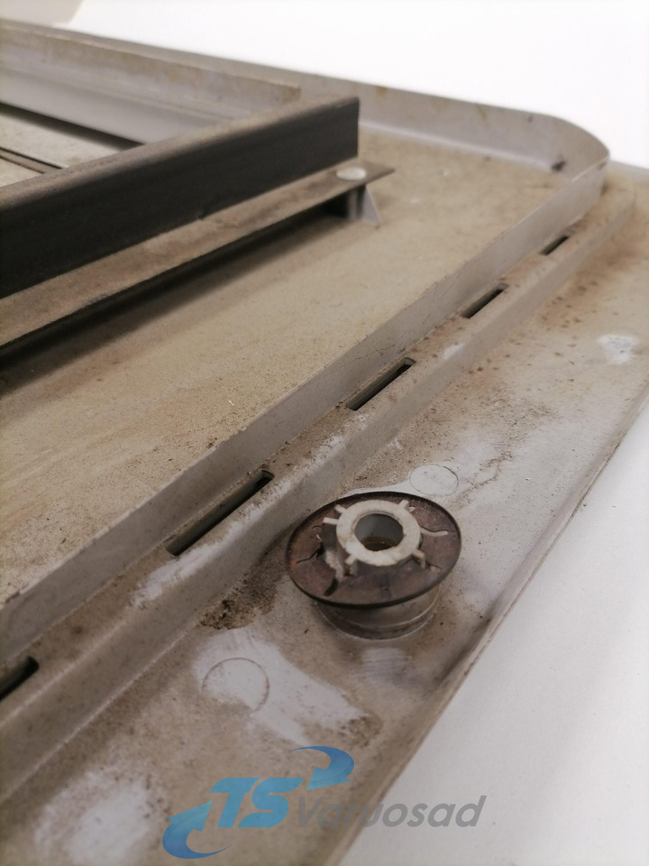 Volvo sunroof plastic cover 20379765 - Univerzális alkatrész - Teherautó: 4 kép. Volvo sunroof plastic cover 20379765 - Univerzális alkatrész - Teherautó: 4 kép.