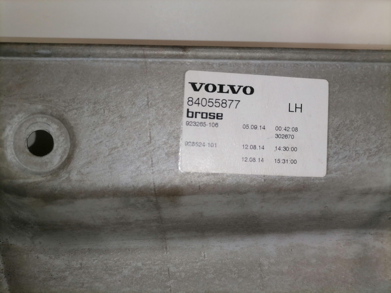 Volvo window mechanism 84055877 - Ajtó és alkatrészek - Teherautó: 3 kép. Volvo window mechanism 84055877 - Ajtó és alkatrészek - Teherautó: 3 kép.