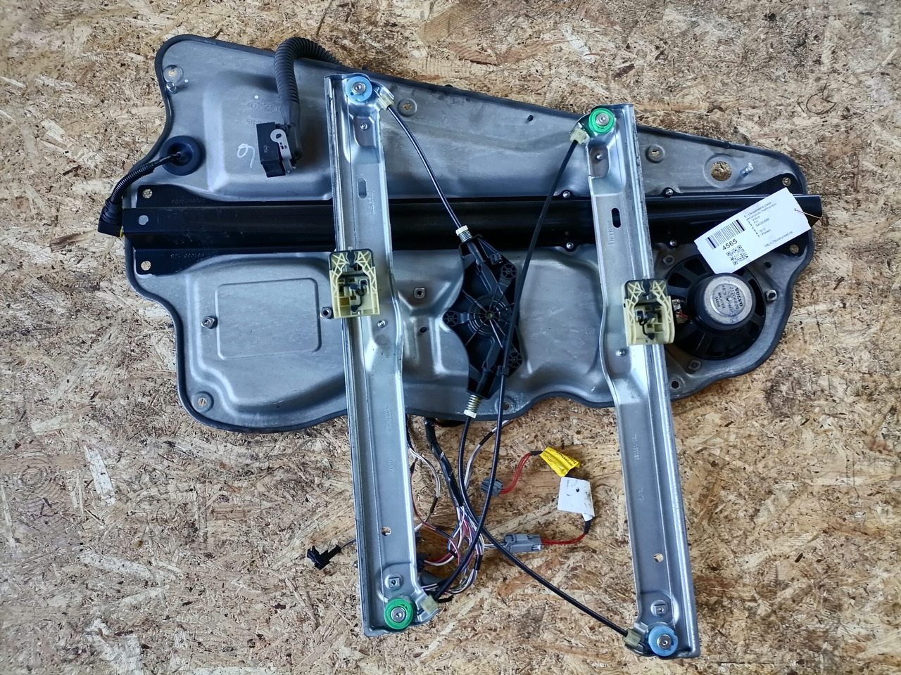 Volvo window mechanism 84055886 - Ajtó és alkatrészek - Teherautó: 3 kép. Volvo window mechanism 84055886 - Ajtó és alkatrészek - Teherautó: 3 kép.