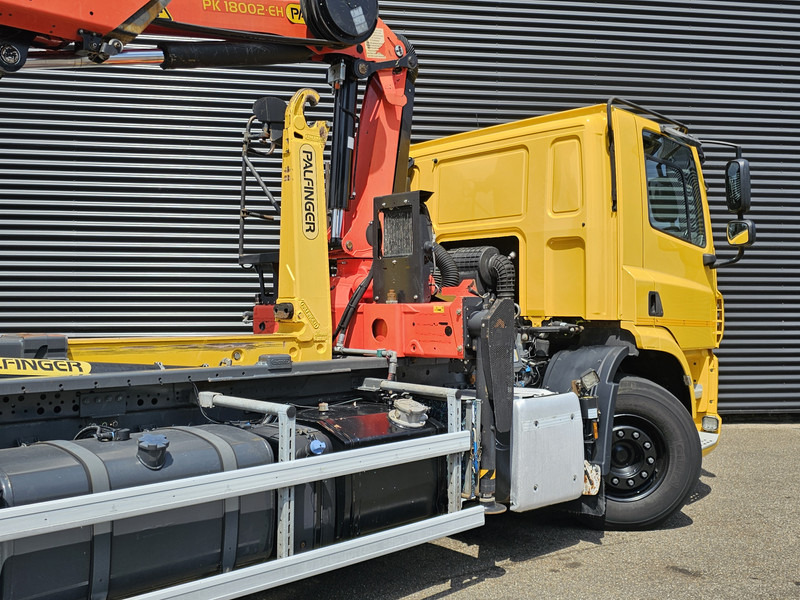 DAF CF 330 6x2-4 / PALFINGER CRANE + HOOKLIFT - Horgos rakodó teherautó, Darus autó: 4 kép. DAF CF 330 6x2-4 / PALFINGER CRANE + HOOKLIFT - Horgos rakodó teherautó, Darus autó: 4 kép.