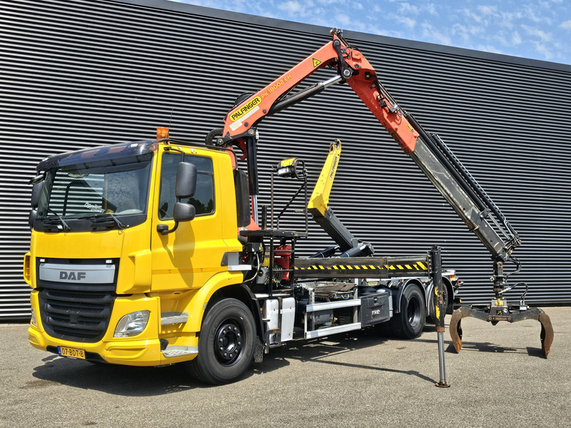 DAF CF 330 6x2-4 / PALFINGER CRANE + HOOKLIFT - Horgos rakodó teherautó, Darus autó: 2 kép. DAF CF 330 6x2-4 / PALFINGER CRANE + HOOKLIFT - Horgos rakodó teherautó, Darus autó: 2 kép.