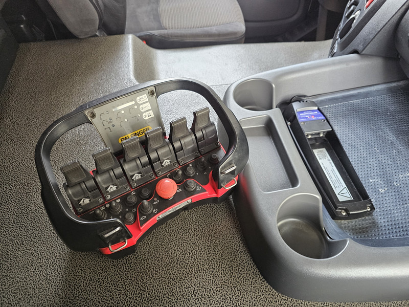 DAF CF 330 6x2 / PALFINGER CRANE / KRAN / CURTAIN - Darus autó: 3 kép. DAF CF 330 6x2 / PALFINGER CRANE / KRAN / CURTAIN - Darus autó: 3 kép.