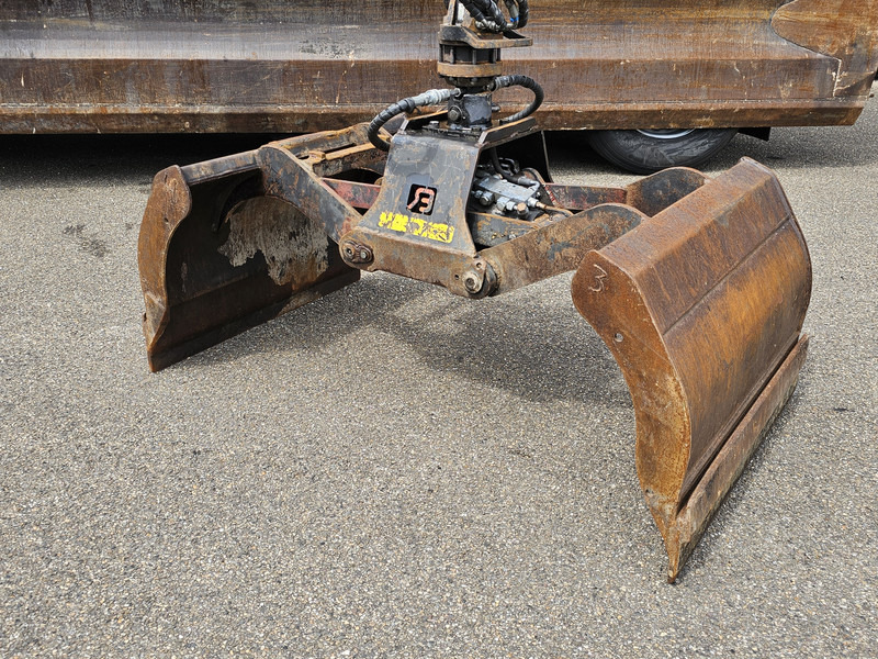 DAF TATRA 6X6 / T158/II / 2 SIDE TIPPER - HMF Z CRANE - Billenőplatós teherautó, Darus autó: 5 kép. DAF TATRA 6X6 / T158/II / 2 SIDE TIPPER - HMF Z CRANE - Billenőplatós teherautó, Darus autó: 5 kép.