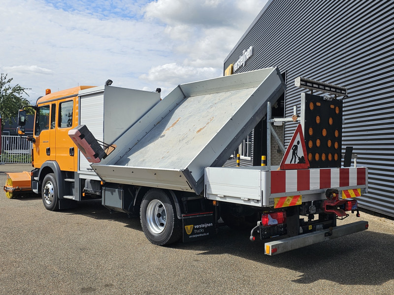 MAN TGM 15.240 BL / TIPPER / DOKA / VEEG / SWEEPER - Utcaseprő gép: 4 kép. MAN TGM 15.240 BL / TIPPER / DOKA / VEEG / SWEEPER - Utcaseprő gép: 4 kép.