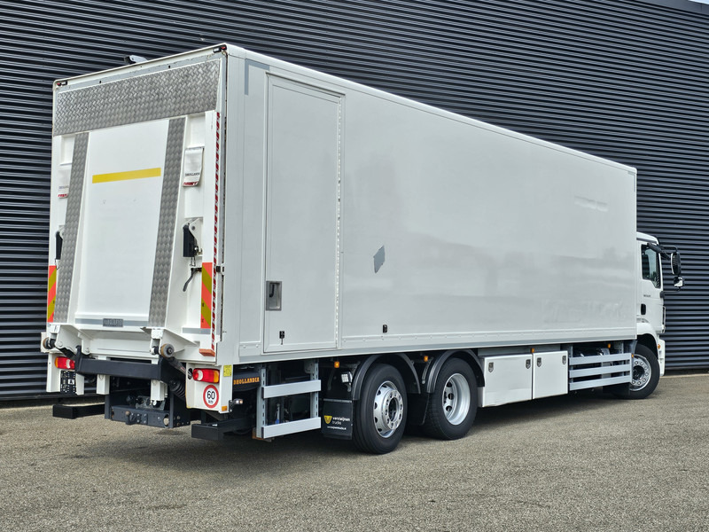 MAN TGM 26.320 / 6x2-4 / LBW / 6000kg TAIL LIFT - Dobozos felépítményű teherautó: 2 kép. MAN TGM 26.320 / 6x2-4 / LBW / 6000kg TAIL LIFT - Dobozos felépítményű teherautó: 2 kép.