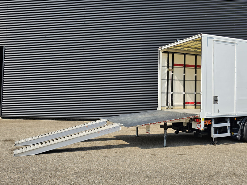MAN TGM 26.320 / 6x2-4 / LBW / 6000kg TAIL LIFT - Dobozos felépítményű teherautó: 4 kép. MAN TGM 26.320 / 6x2-4 / LBW / 6000kg TAIL LIFT - Dobozos felépítményű teherautó: 4 kép.