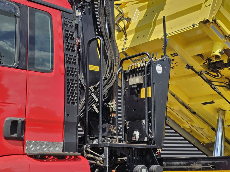 MAN TGS 33.480 6x6 / PALFINGER Z CRANE / 2 SIDE TIPPER - Billenőplatós teherautó, Darus autó: 4 kép. MAN TGS 33.480 6x6 / PALFINGER Z CRANE / 2 SIDE TIPPER - Billenőplatós teherautó, Darus autó: 4 kép.
