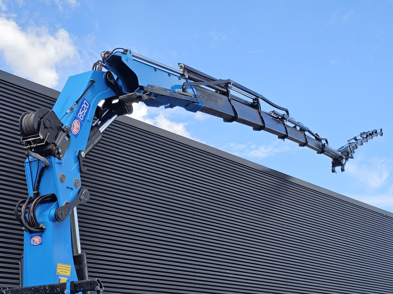 MAN TGX 35.480 8x4-4 / HMF 85 t/m + JIB / WINCH - Platós teherautó, Darus autó: 5 kép. MAN TGX 35.480 8x4-4 / HMF 85 t/m + JIB / WINCH - Platós teherautó, Darus autó: 5 kép.