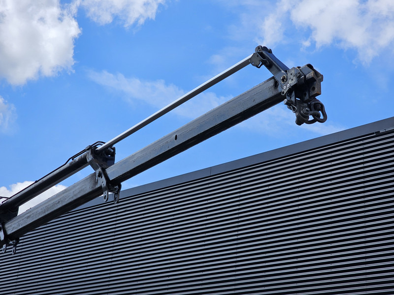 MAN TGX 35.480 8x4-4 / HMF 85 t/m + JIB / WINCH - Platós teherautó, Darus autó: 4 kép. MAN TGX 35.480 8x4-4 / HMF 85 t/m + JIB / WINCH - Platós teherautó, Darus autó: 4 kép.