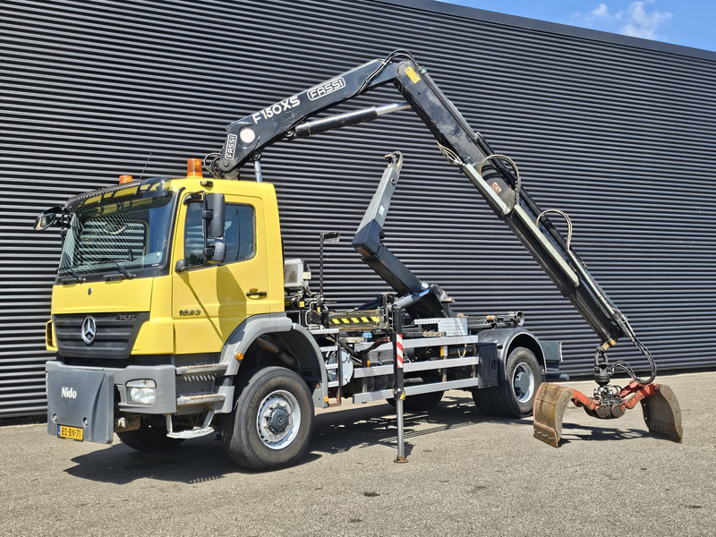 Mercedes-Benz AXOR 1823 4X4 / FASSI CRANE + HOOKLIFT / SPRING SUSPENSION - Horgos rakodó teherautó, Darus autó: 3 kép. Mercedes-Benz AXOR 1823 4X4 / FASSI CRANE + HOOKLIFT / SPRING SUSPENSION - Horgos rakodó teherautó, Darus autó: 3 kép.