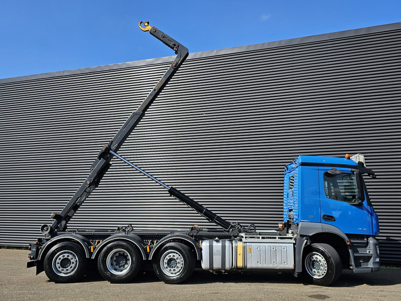 Mercedes-Benz Antos 3546 / 8x2/6 / HOOKLIFT / ABROLLKIPPER - Horgos rakodó teherautó: 5 kép. Mercedes-Benz Antos 3546 / 8x2/6 / HOOKLIFT / ABROLLKIPPER - Horgos rakodó teherautó: 5 kép.