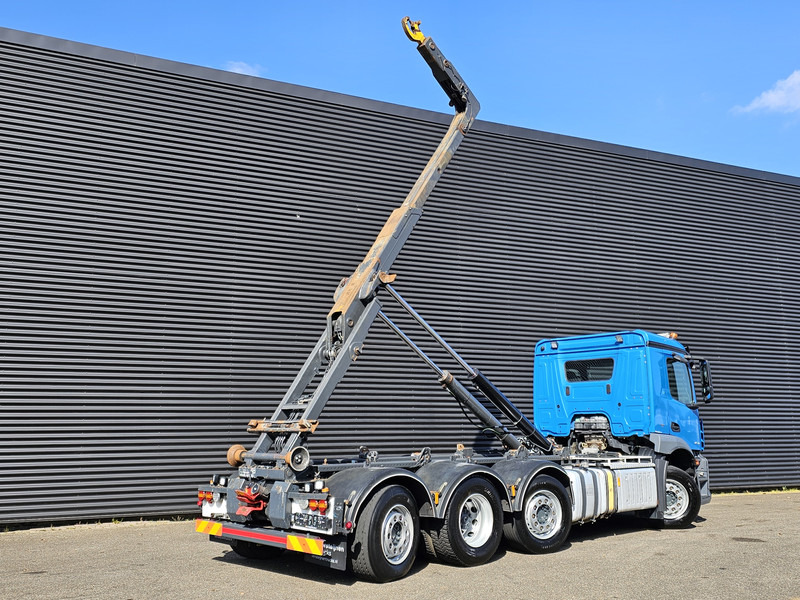Mercedes-Benz Antos 3546 / 8x2/6 / HOOKLIFT / ABROLLKIPPER - Horgos rakodó teherautó: 4 kép. Mercedes-Benz Antos 3546 / 8x2/6 / HOOKLIFT / ABROLLKIPPER - Horgos rakodó teherautó: 4 kép.