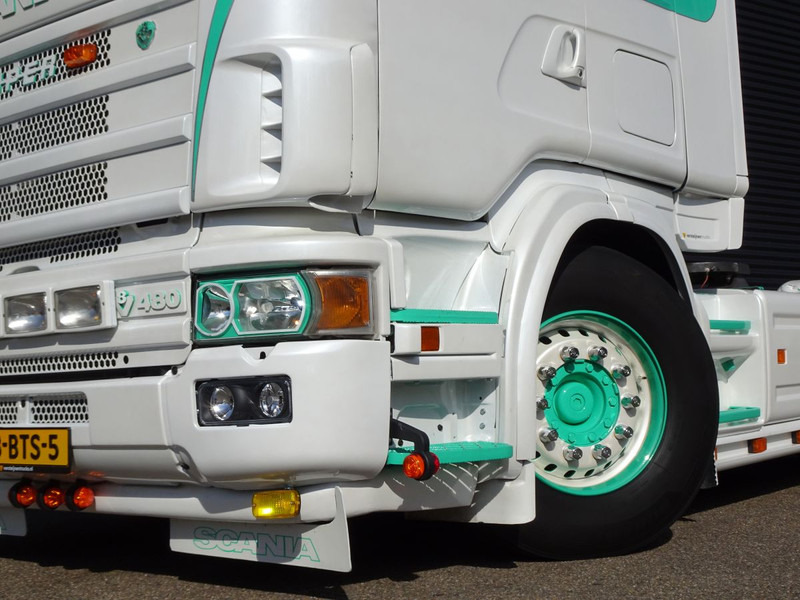Scania R164.480 4x2 / MANUAL / RETARDER / SHOWTRUCK - Nyergesvontató: 4 kép. Scania R164.480 4x2 / MANUAL / RETARDER / SHOWTRUCK - Nyergesvontató: 4 kép.