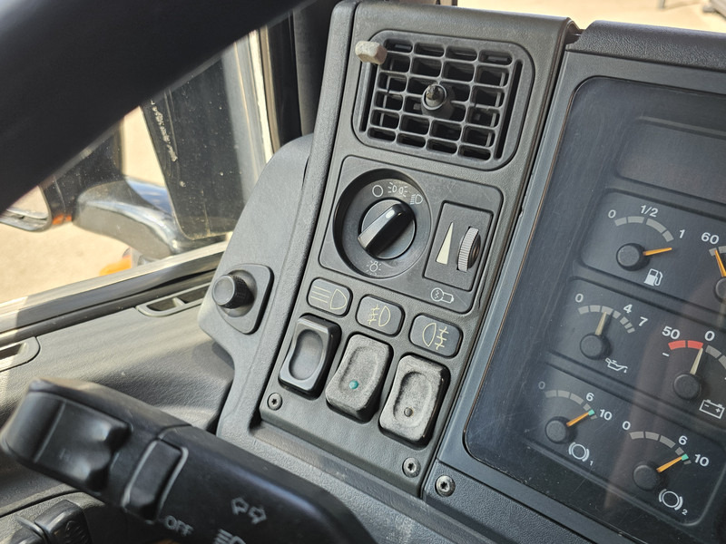 Nyergesvontató Scania R164.580 V8 / MANUAL / RETARDER / TOPLINE: 15 kép. Nyergesvontató Scania R164.580 V8 / MANUAL / RETARDER / TOPLINE: 15 kép.