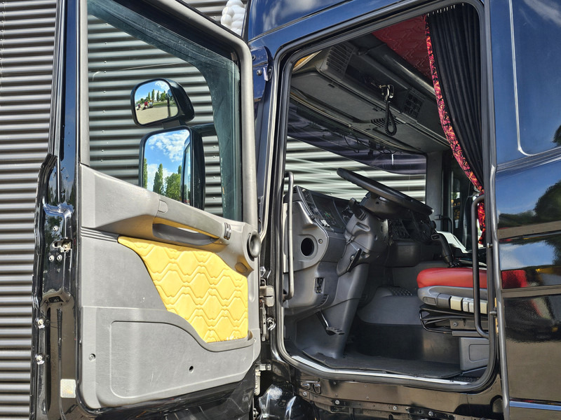 Nyergesvontató Scania R164.580 V8 / MANUAL / RETARDER / TOPLINE: 9 kép. Nyergesvontató Scania R164.580 V8 / MANUAL / RETARDER / TOPLINE: 9 kép.