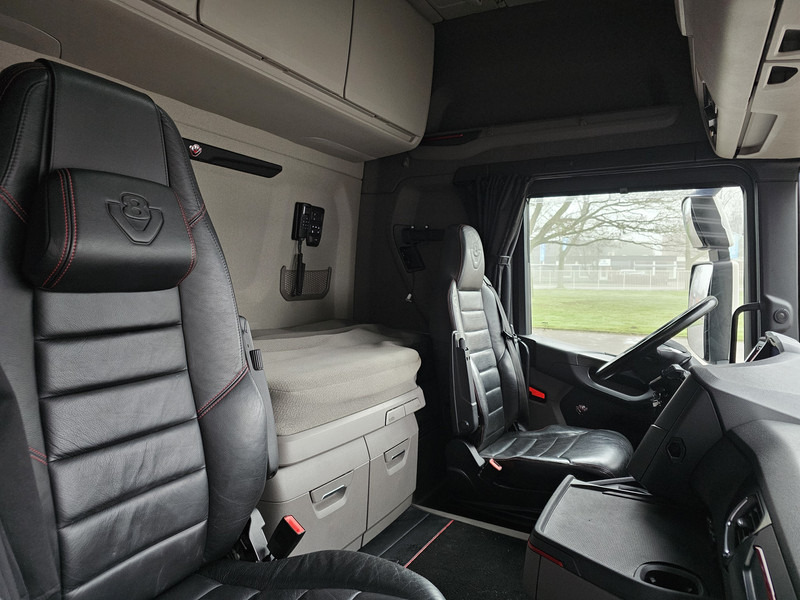 Interior photo 1: Nyergesvontató Scania R580 / V8 / FULL AIR / 6X2 / RETARDER / BOOGIE