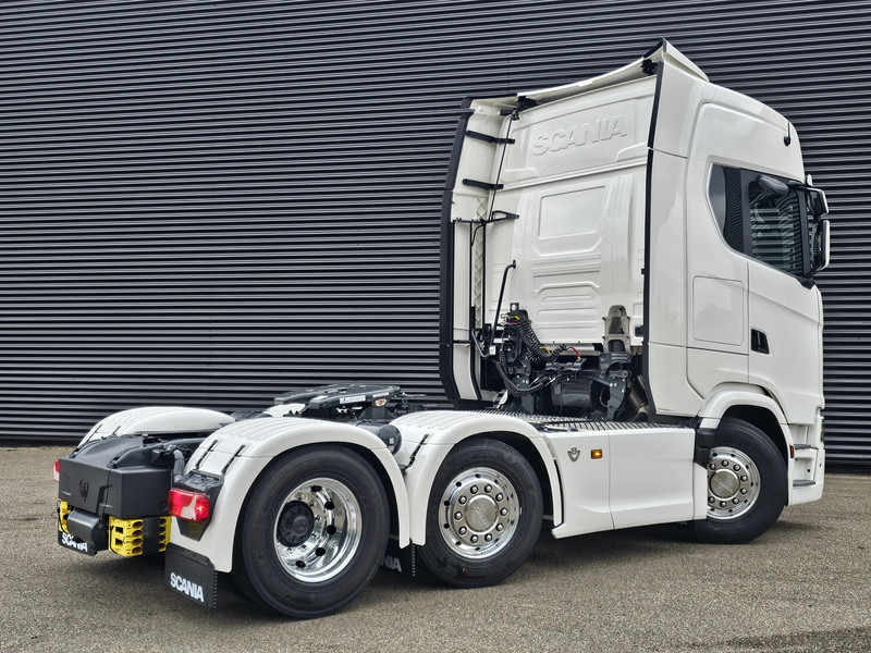 Scania S660 V8 6x2/4 / 2 x PTO / PARKING COOLER / FULL AIR - Nyergesvontató: 2 kép. Scania S660 V8 6x2/4 / 2 x PTO / PARKING COOLER / FULL AIR - Nyergesvontató: 2 kép.