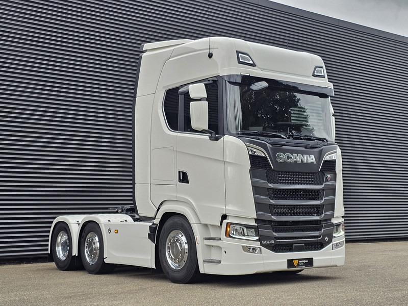 Scania S660 V8 6x2/4 / 2 x PTO / PARKING COOLER / FULL AIR - Nyergesvontató: 4 kép. Scania S660 V8 6x2/4 / 2 x PTO / PARKING COOLER / FULL AIR - Nyergesvontató: 4 kép.
