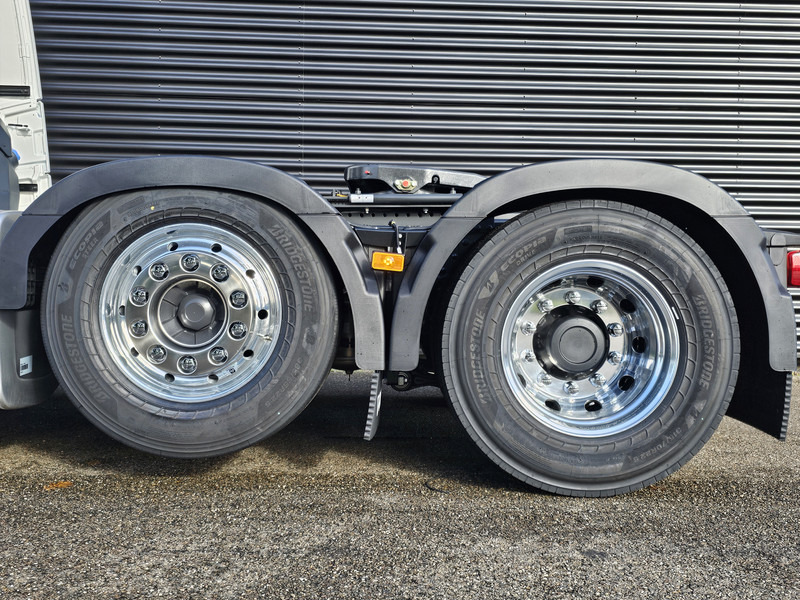 Volvo FH 780 AERO / 6x2/4 / RETARDER / GLOBE XL - Nyergesvontató: 4 kép. Volvo FH 780 AERO / 6x2/4 / RETARDER / GLOBE XL - Nyergesvontató: 4 kép.