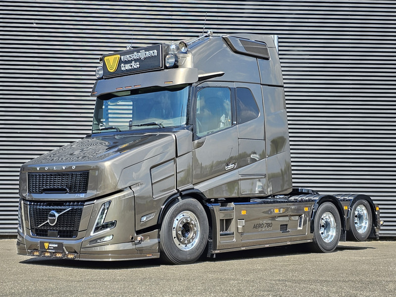 Volvo VT5 AERO 780 XXL / 6x2 TORPEDO / BOOGIE / SPECIAL / SHOW - Nyergesvontató: 1 kép. Volvo VT5 AERO 780 XXL / 6x2 TORPEDO / BOOGIE / SPECIAL / SHOW - Nyergesvontató: 1 kép.